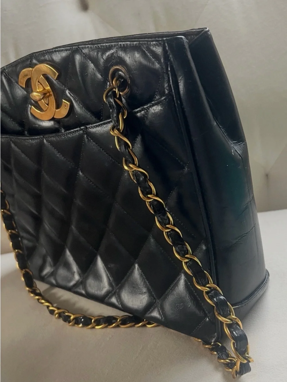 CHANEL Black Quilted Crossbody Bag with Gold Hardware y2k 90s